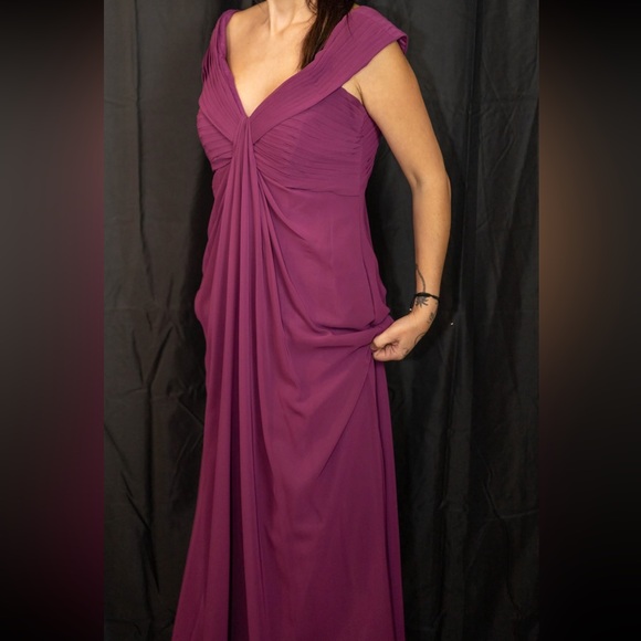 Burgundy long dress - Picture 2 of 3